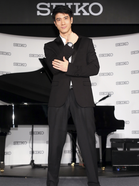 王力宏代言seiko astron gps太阳能手表