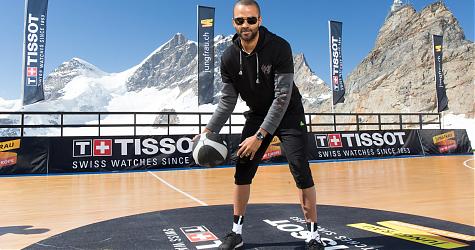 天梭表全球大使Tony Parker，雪地现超威球技