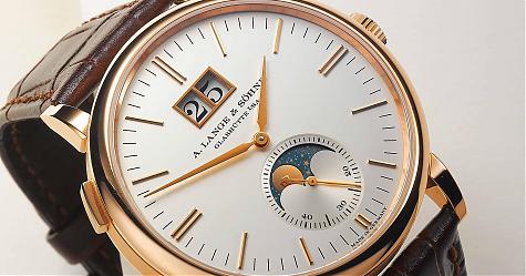 長得簡約不表示做起來容易 朗格Saxonia Moon Phase