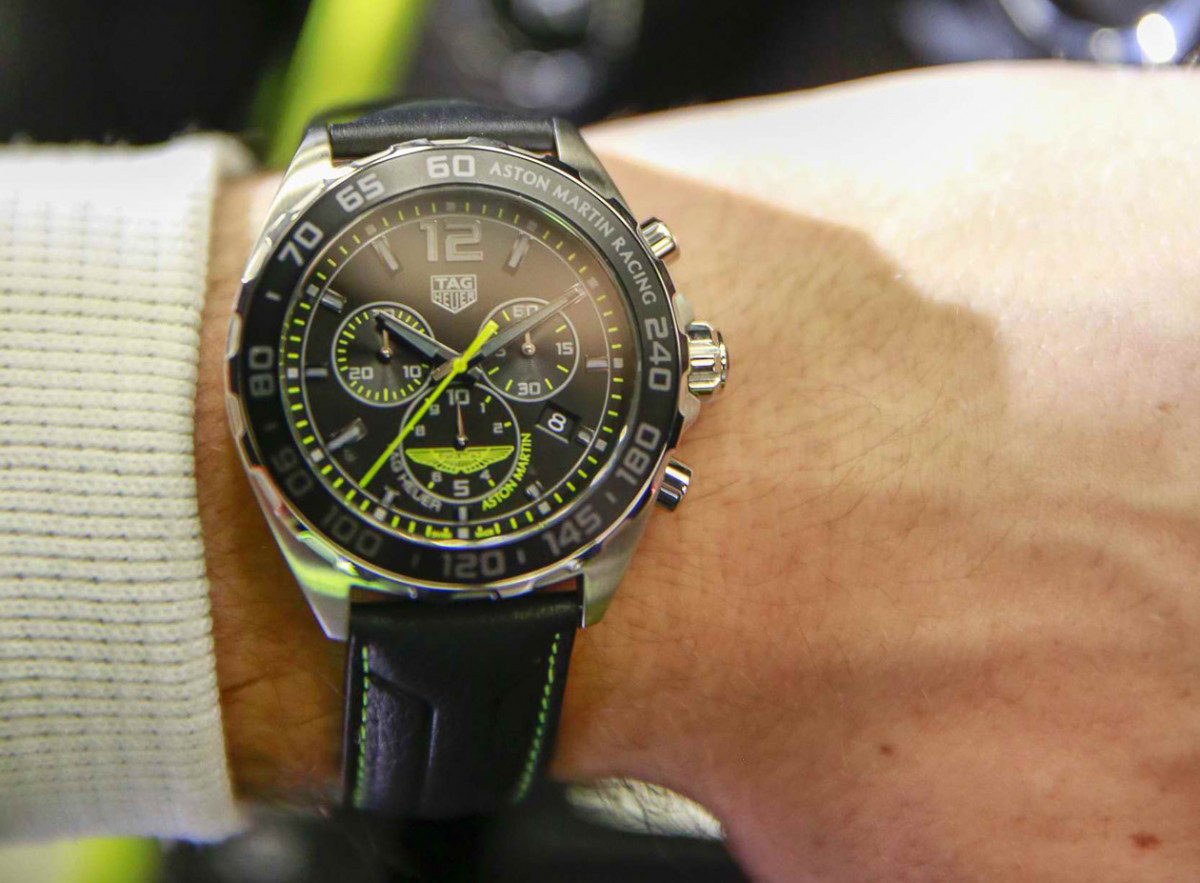 入手ASTON MARTIN最近的距離 豪雅Formula 1聯名計時錶