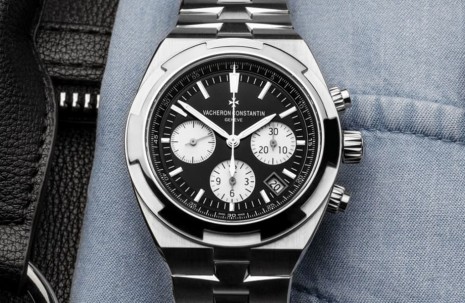 江詩丹頓不鏽鋼反熊貓面Overseas計時錶 錶帶快拆系統讓手錶能變出三種風格