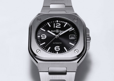 柏萊士全新BR 05系列展現與以往不同的方中帶圓錶殼設計