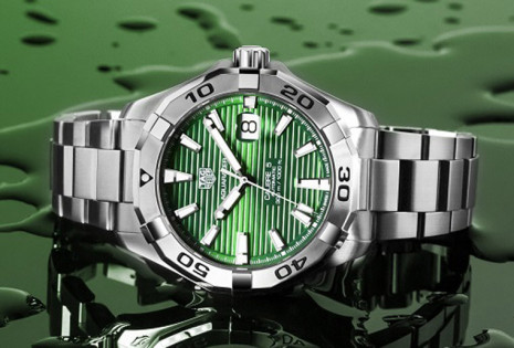 泰格豪雅Aquaracer系列也搭上風潮推出翡翠綠面潛水錶