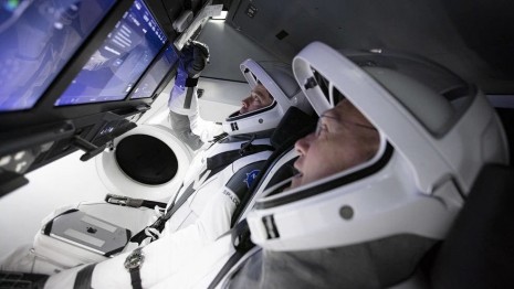 SpaceX计画首次载人火箭  太空人佩戴这支表准备升空