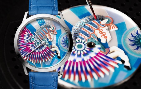 愛馬仕Slim新錶以飛馬絲巾為靈感並由琺瑯和金雕工藝細膩詮釋