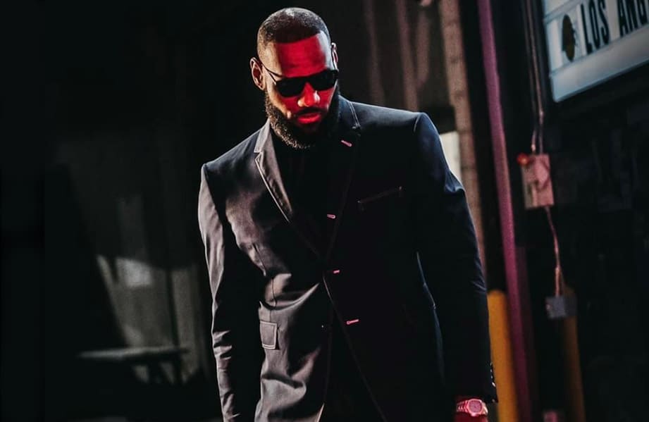 NBA湖人队LeBron James圣诞大战输球没关系  场下秀PP神表才是赢家