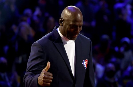 籃球大帝麥可喬丹出席NBA 75大球星表揚 亮出愛錶“品味不一樣”