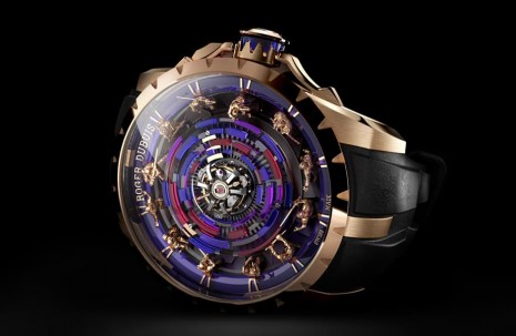 羅杰杜彼Excalibur圓桌騎士手錶再進化 中置陀飛輪加金雕雨彩色玻璃交織震撼視覺效果