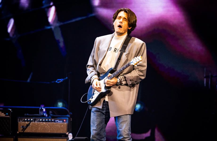 音樂才子John Mayer戴了一支還未發表的AP皇家橡樹巡演