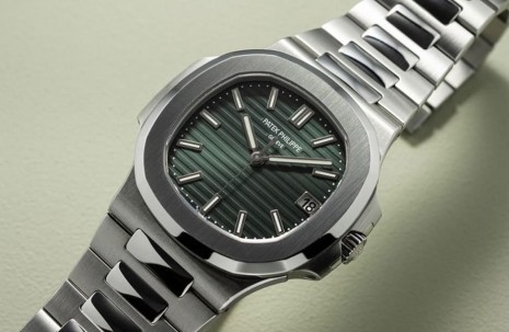 PP運動錶鋼王綠面金鷹5711市場價格高低點解析