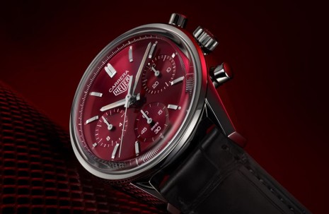 泰格豪雅經典賽車錶Carrera換上紅色面盤詮釋競速熱情
