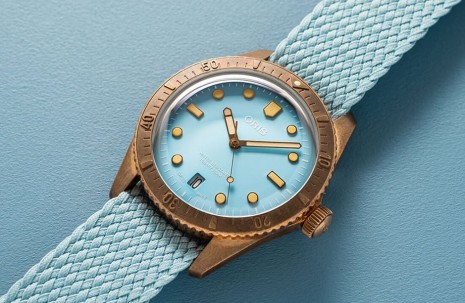 ORIS Divers 65棉花糖青銅潛水錶搭配再生錶帶放大彩色視覺效果