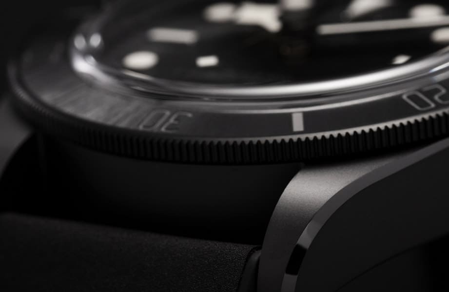 錶壇唯二黑陶瓷大師天文台認證抗磁潛水錶比較