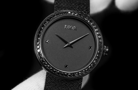 La D de Dior系列全黑新風格致敬迪奧先生對黑色的愛