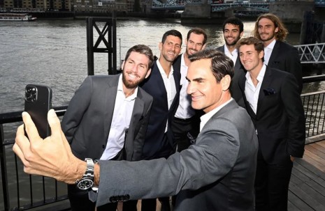 費德勒Federer拉沃盃告別秀「勞力士之王」自拍世紀合照留念