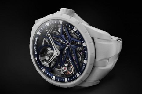 羅杰杜彼與知名媒體平台合作打造限量28只的Excalibur白陶瓷限量錶