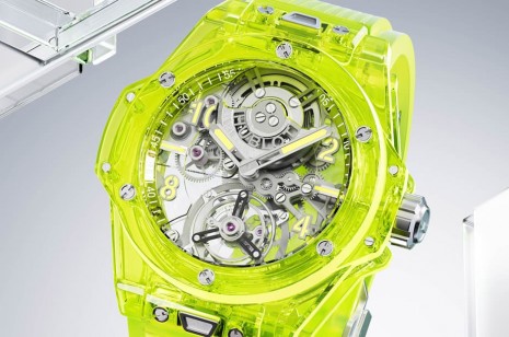 繼綠色SAXEM錶殼後 宇舶大爆炸陀飛輪首度啟用螢光黃透明錶殼