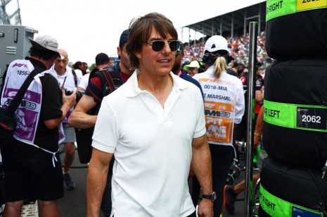 「阿湯哥」湯姆克魯斯現身F1邁阿密大獎 戴絕版勞力士Daytona幫忙換輪胎