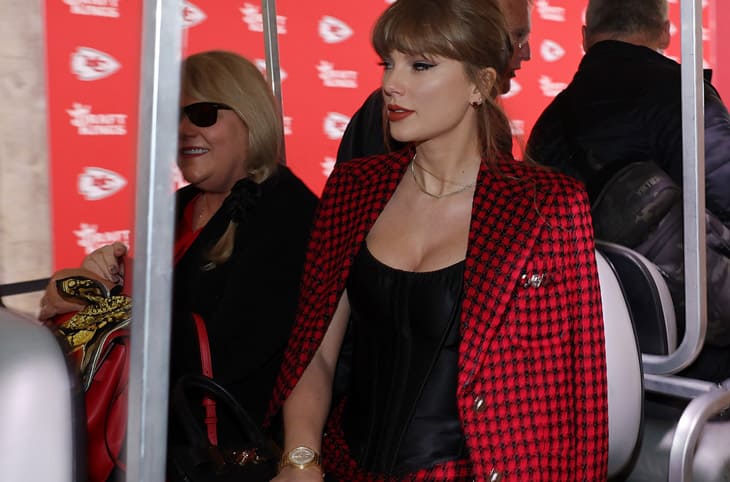 天后泰勒絲看NFL比賽為男友加油 整身行頭最貴的是一款話題金錶