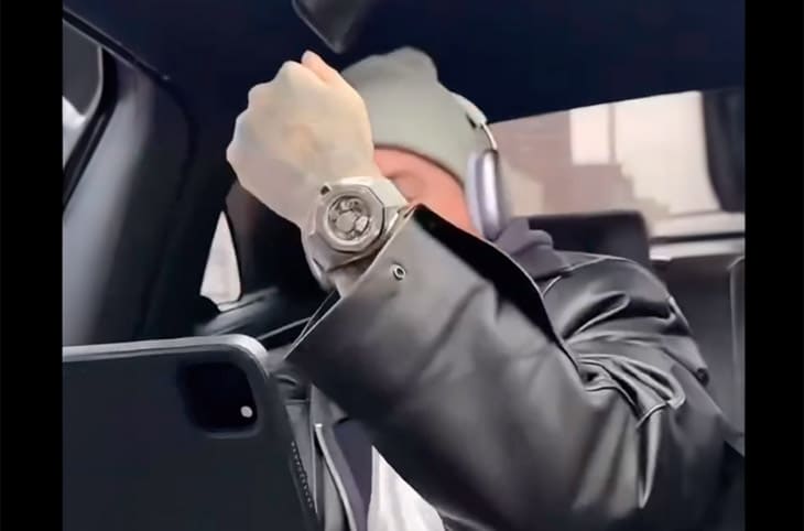 愛彼 x KAWS聯名皇家橡樹概念陀飛輪Companion手錶搶頭香名人是他！