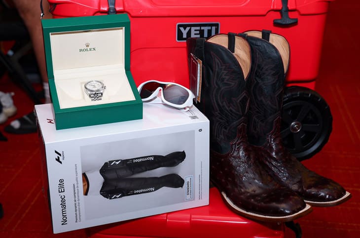 聖誕奢華大禮包！NFL明星四分衛豪送勞力士名錶等禮物給隊友