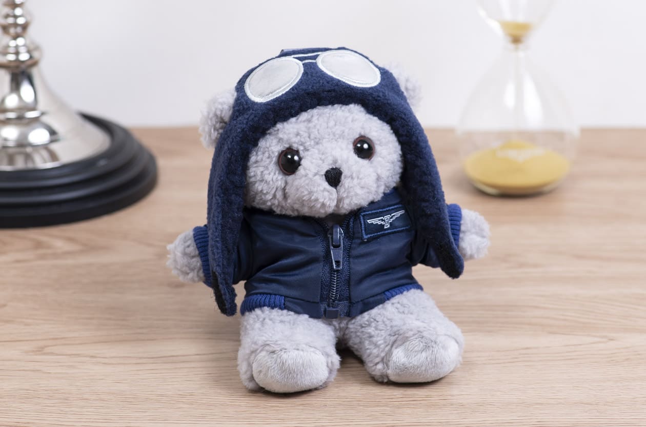 高級手錶也玩潮！浪琴表Spirit飛行小熊化身「驚喜盲盒」引爆台北101收藏戰