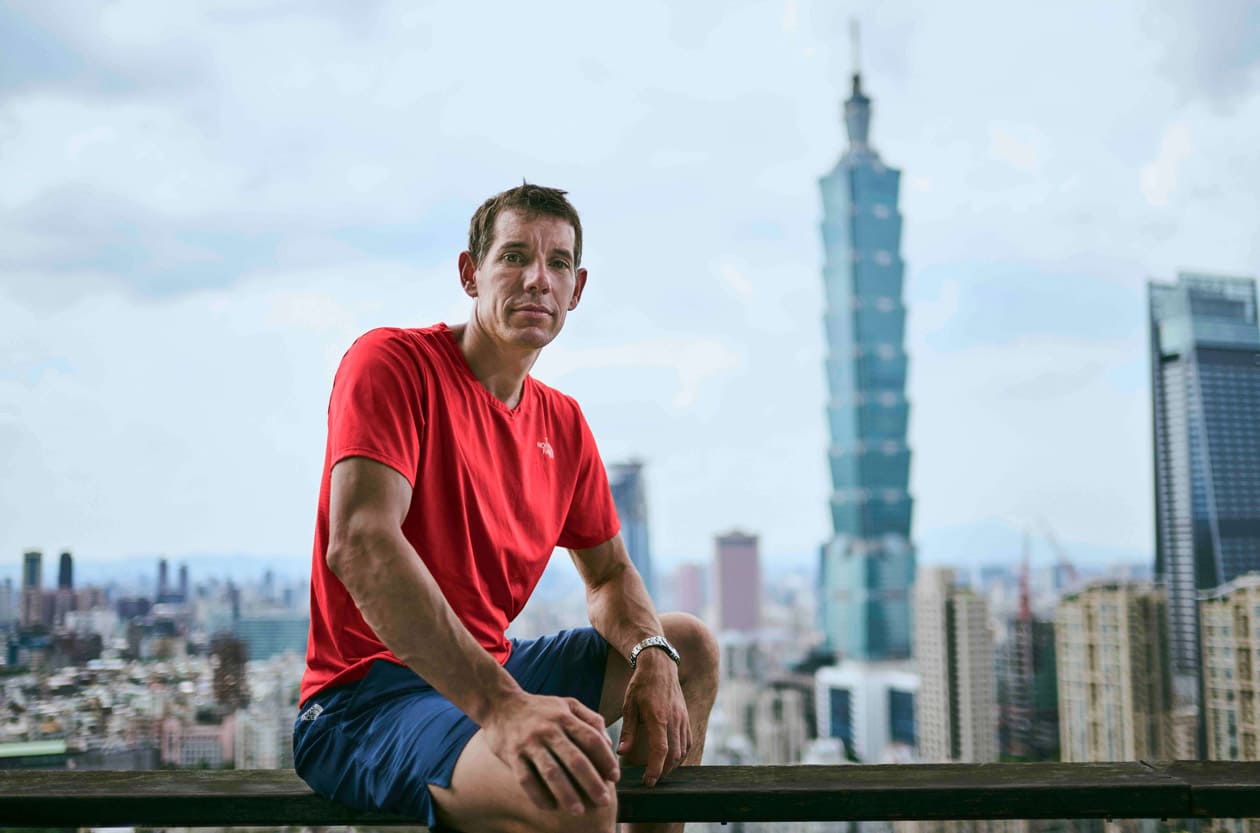 剛爬完台北101！Alex Honnold最愛這支勞力士「探二」黑面，盤點攀岩之神的硬漢錶單