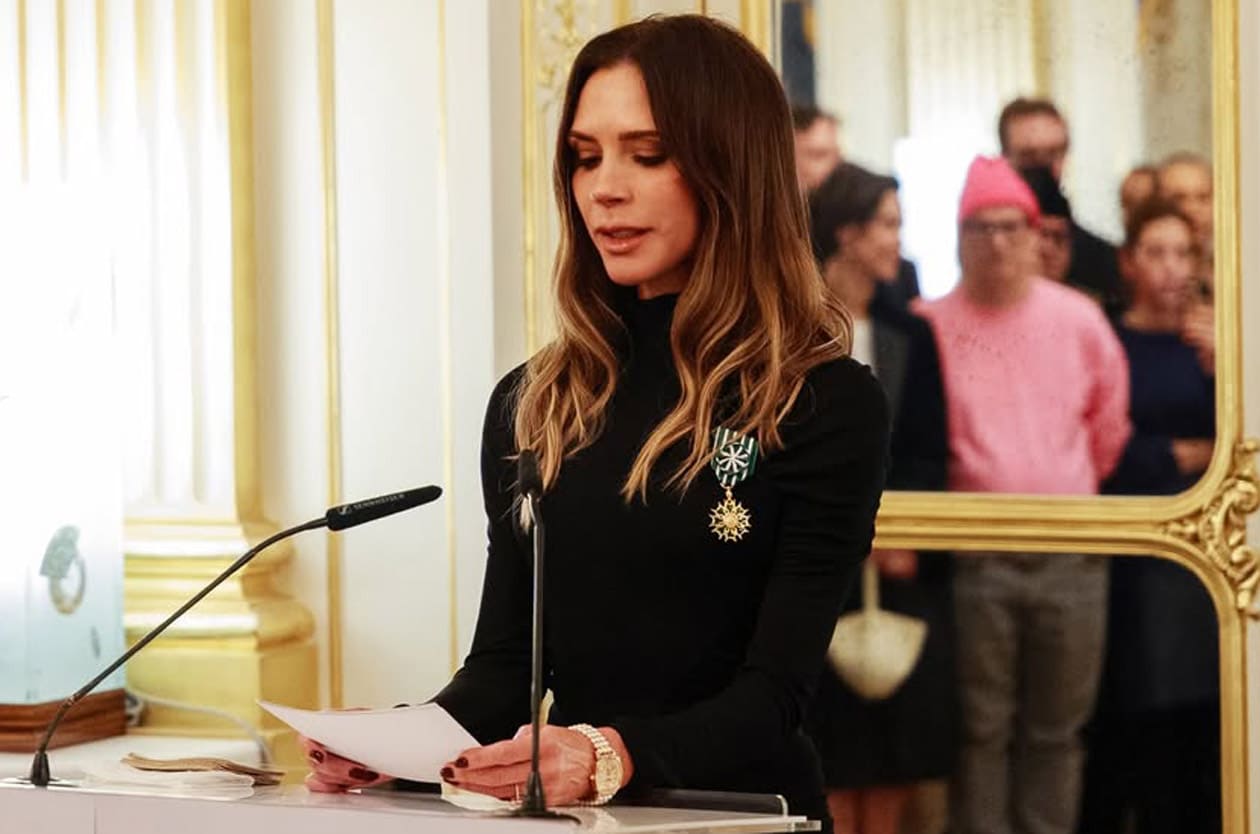 豪門大戲比八點檔精彩！長子撕破臉，貝嫂淡定戴「百達翡麗美鑽珠寶錶」領法國騎士勳章