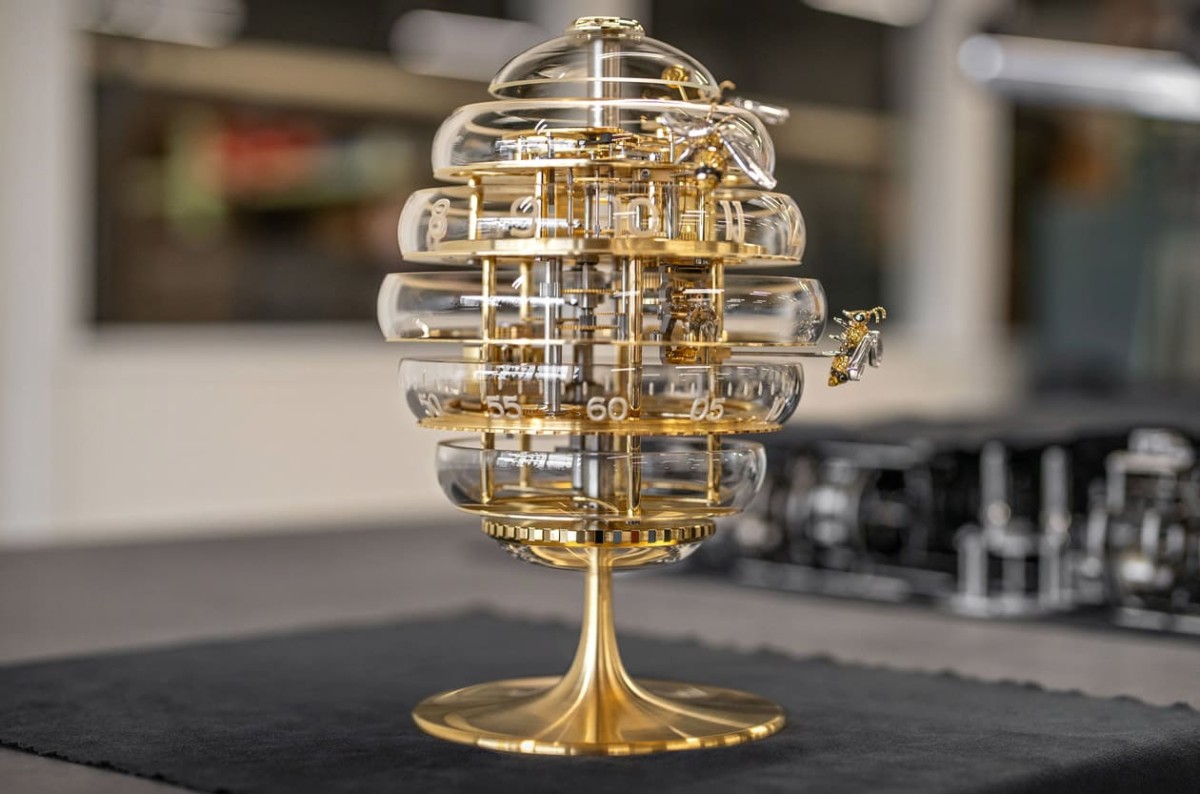 【中古】 晨鐘 要價1450萬的桌面級奢華！蕭邦限量10件「蜂巢座鐘」，滿鑽蜜蜂致敬