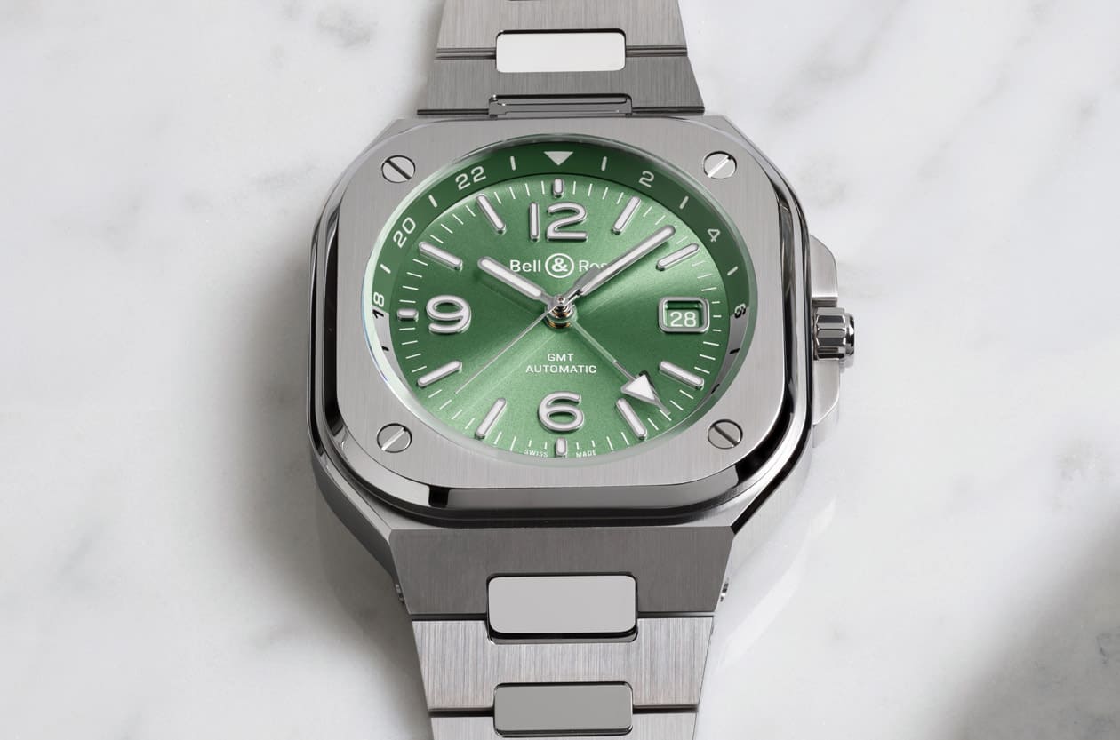 告別常規綠 BELL & ROSS BR-05 GMT鼠尾草綠新作，用「三道塗漆工藝」打造最優雅都市天際線